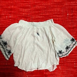 Koko Ailis- White/Off The Shoulder Bohemian Crop Top